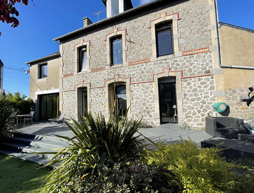 Maison de ville r�nov�e sur terrain de 514m2