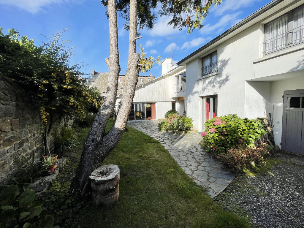 Grande demeure de ville, terrain 407m2.