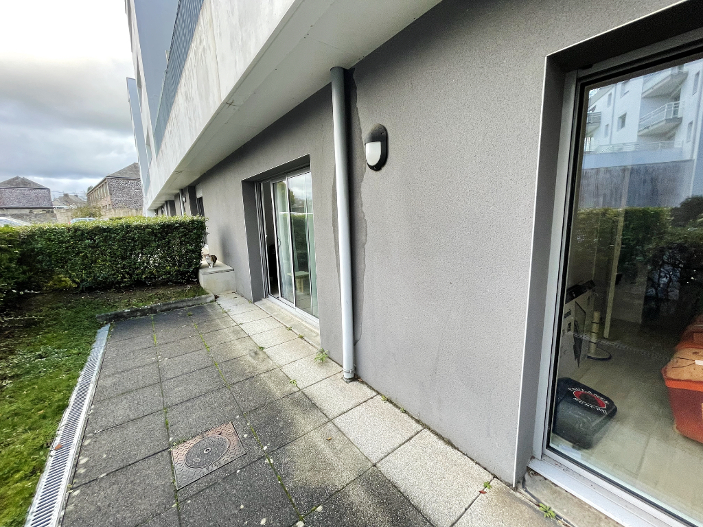 T2 avec terrasse, cave, parking