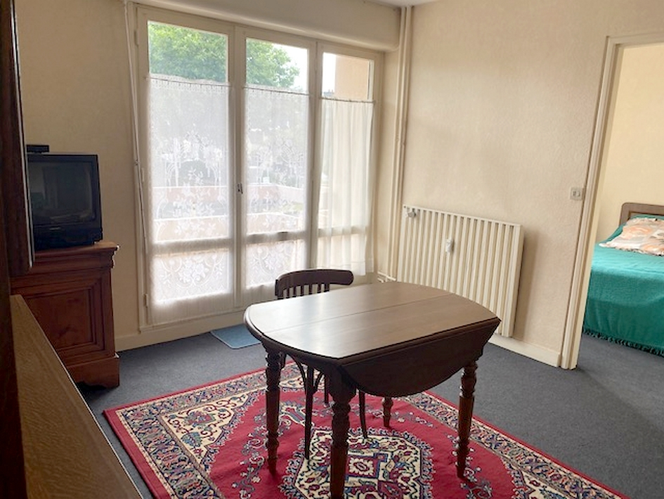 T2 avec balcons et garage