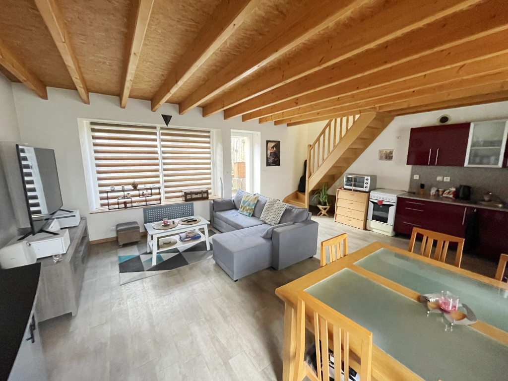 Maison en pierre avec jardinet S/O