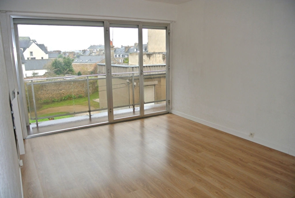 Beau T2 avec balcon, parking, cave