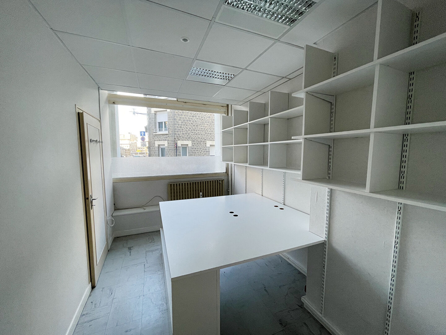 Bureaux avec archives et parking