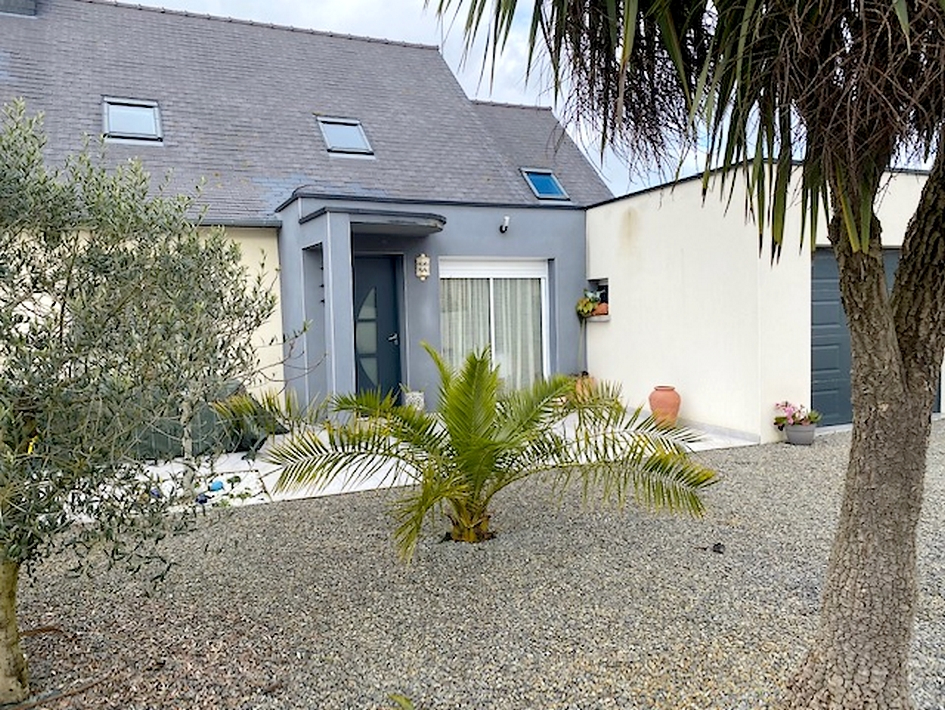 Contemporaine de 2007 sur 500m2 de terrain clos