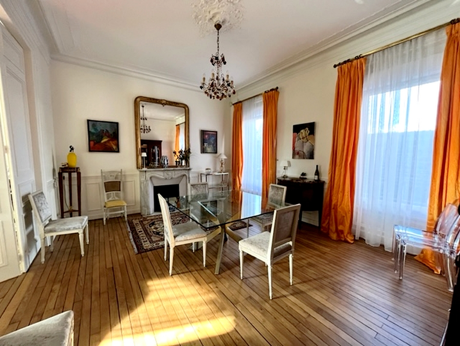 Belle demeure, jardin et double garage