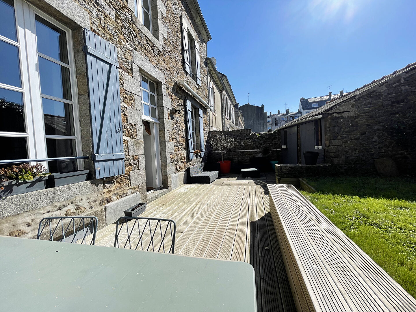 Maison de ville, jardin et garage