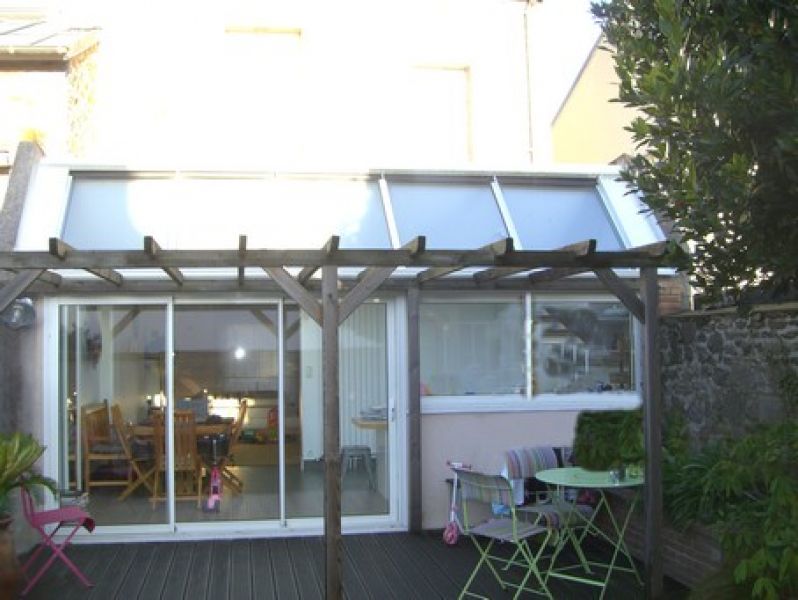 Maison de ville avec jardin clos S/E