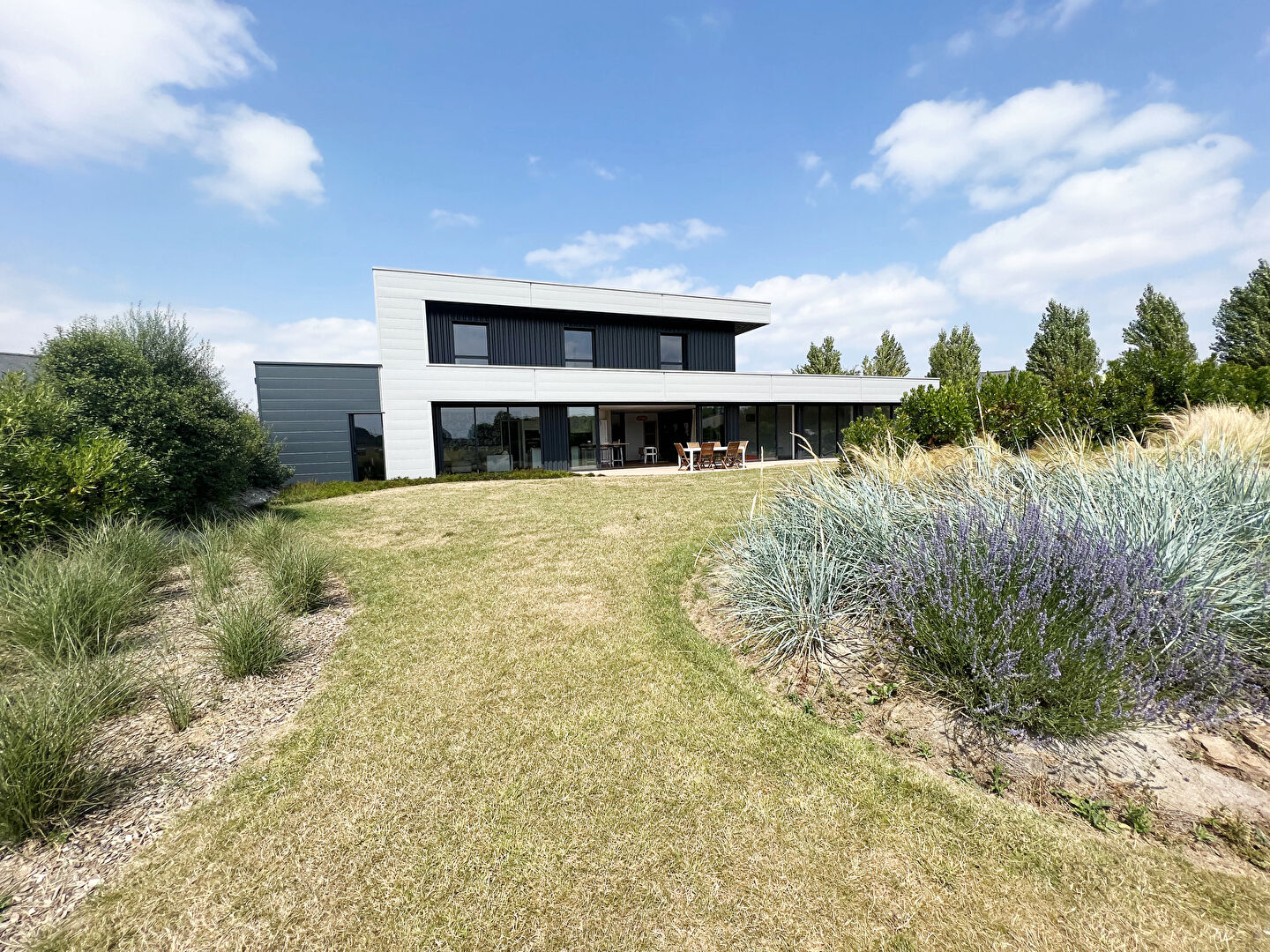 Contemporaine de 2019 avec piscine, terrain 2301m2