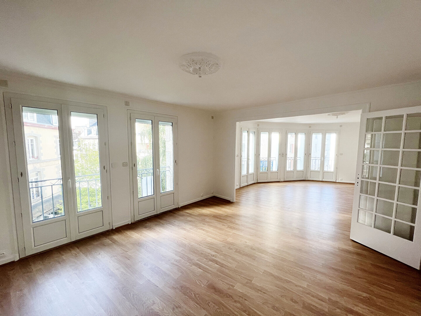 T6 de 132m2 avec terrasse, cave et garage