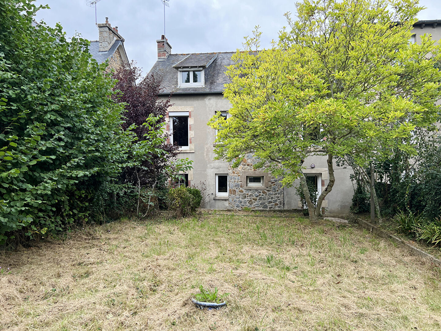 Maison de ville avec terrain clos 531m2