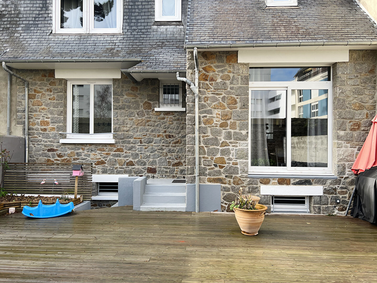 Maison de ville avec terrasse et garage