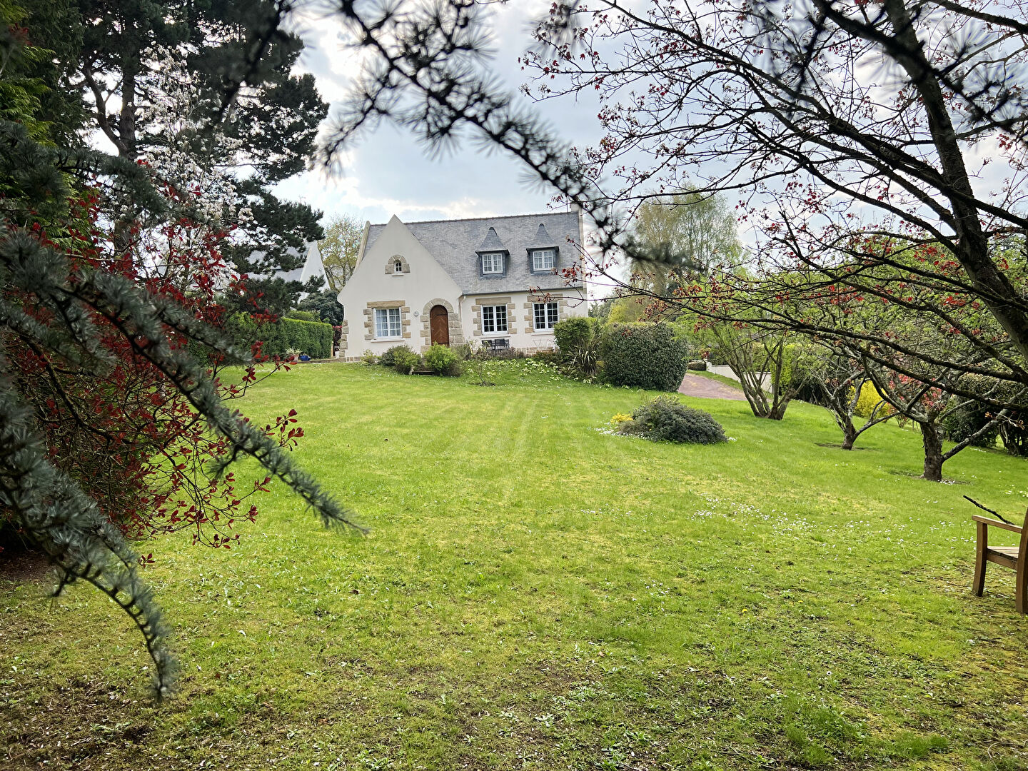 Maison traditionnelle sur terrain de 1700m2