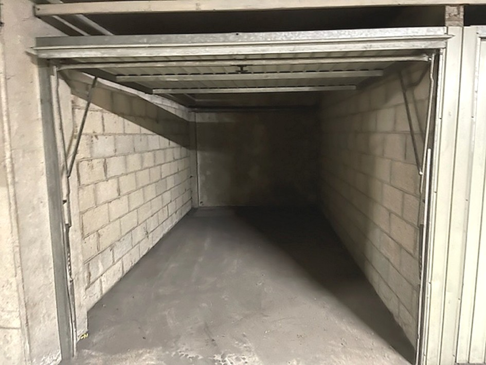Garage en s/sol, plein centre