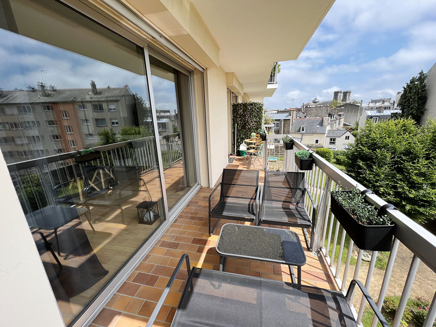 Grand T2 avec terrasse et cave