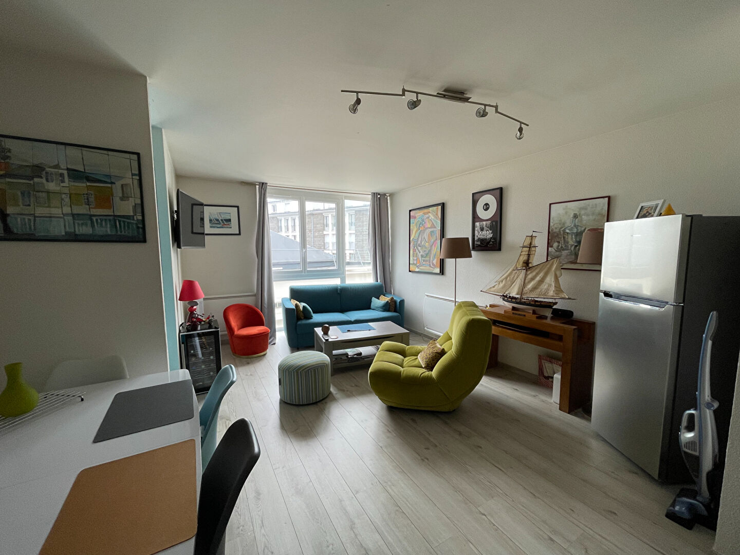 Beau T2 au 4�me �tage, cave et parking