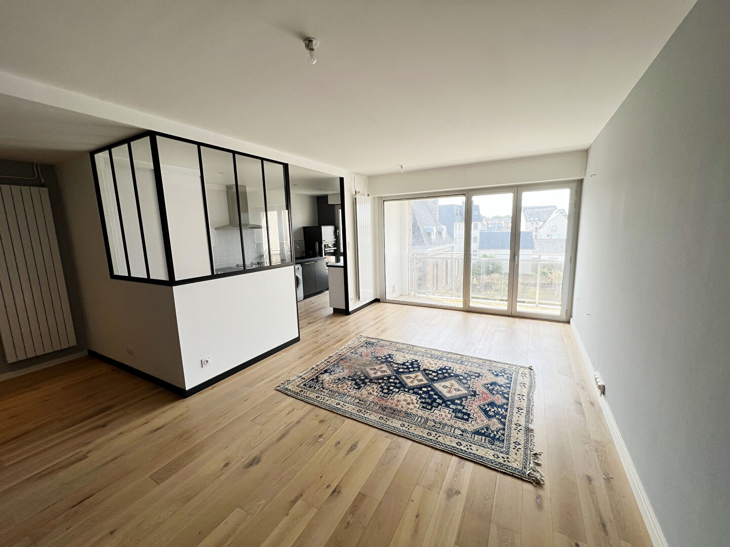 Grand T2 r�nov� avec balcon, parking, cave