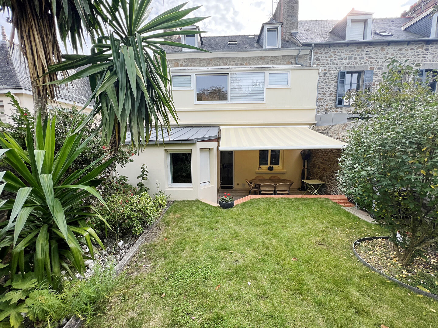 Belle maison de ville avec jardin et garage