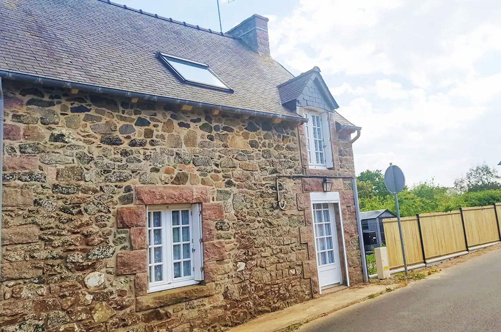 Maison en pierre avec jardin clos au sud