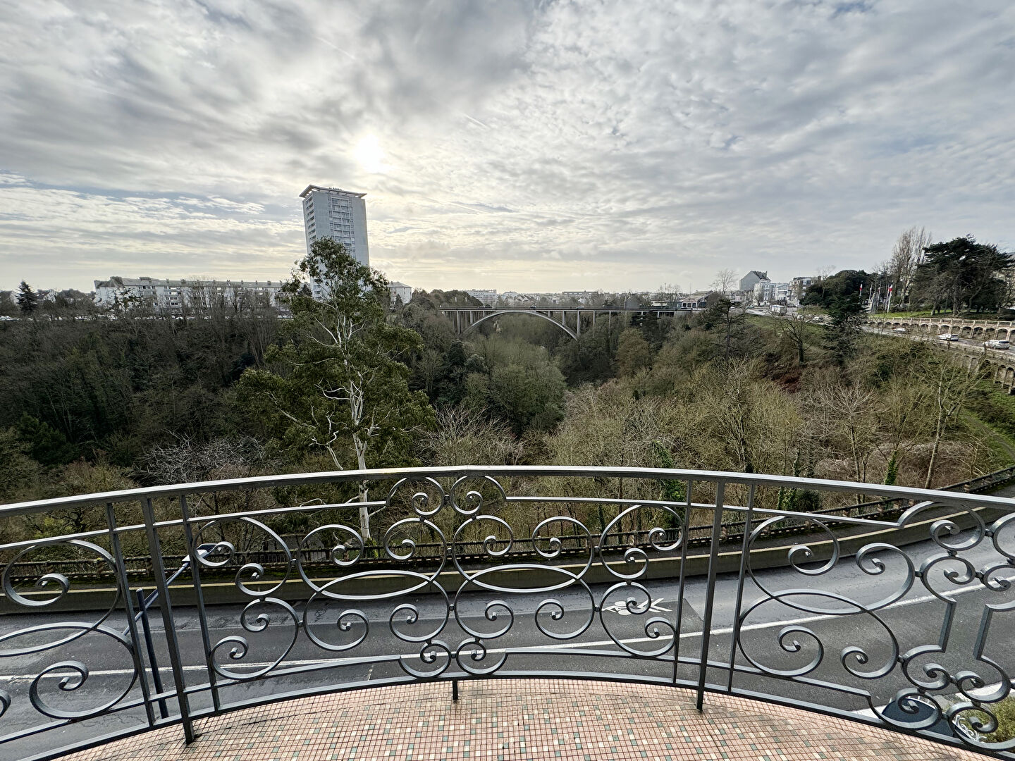 Demeure de ville, vue panoramique sur vall�e