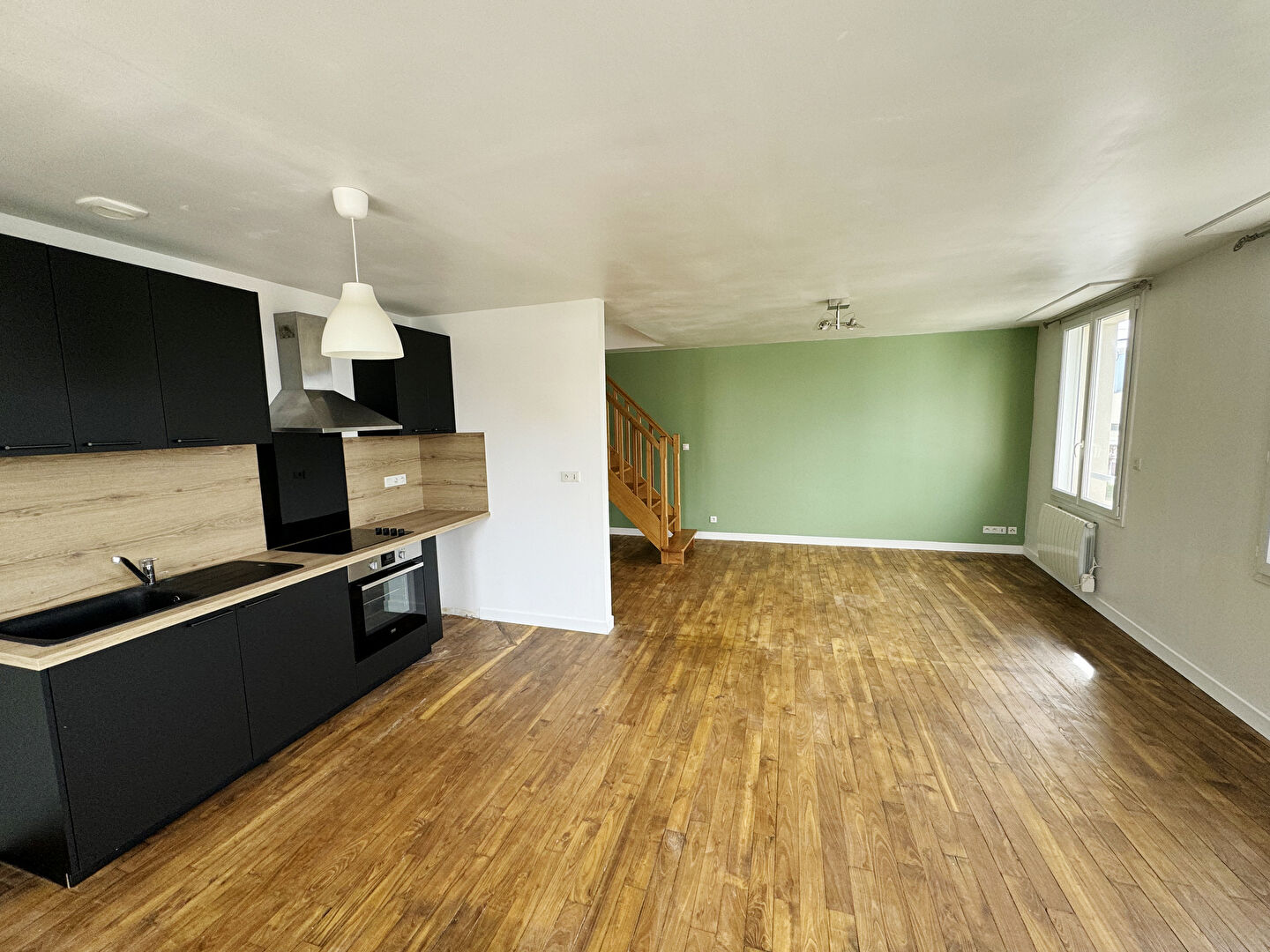 Appart T4 en duplex et parking privatif