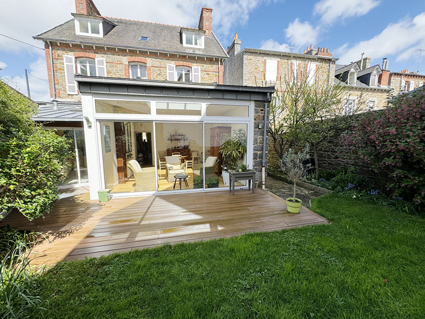 Maison de ville avec jardin et garage