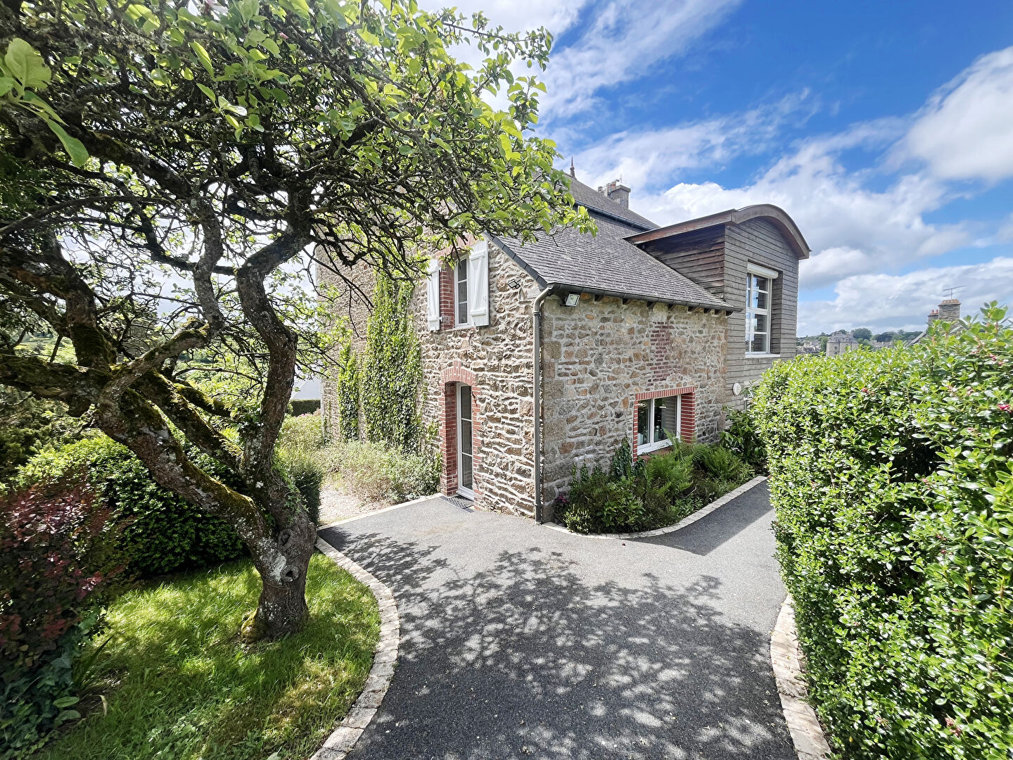 Propri�t� sur 2380m2 de terrain clos