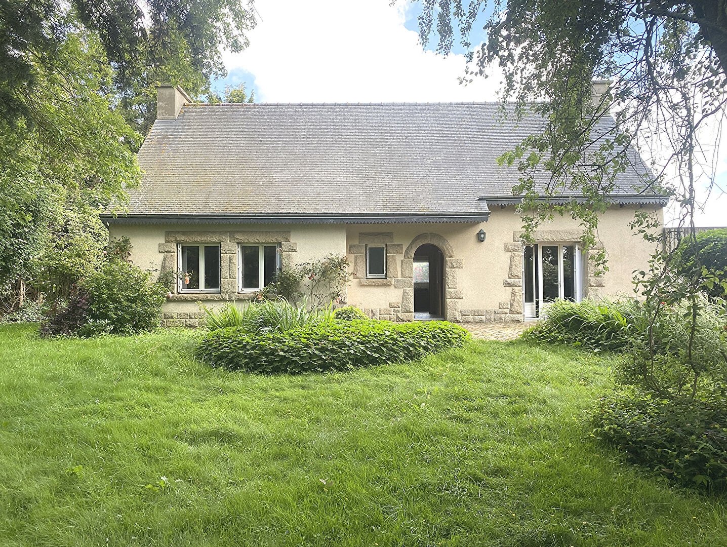 Maison 1982, plain pied, sur parc de 5000m2