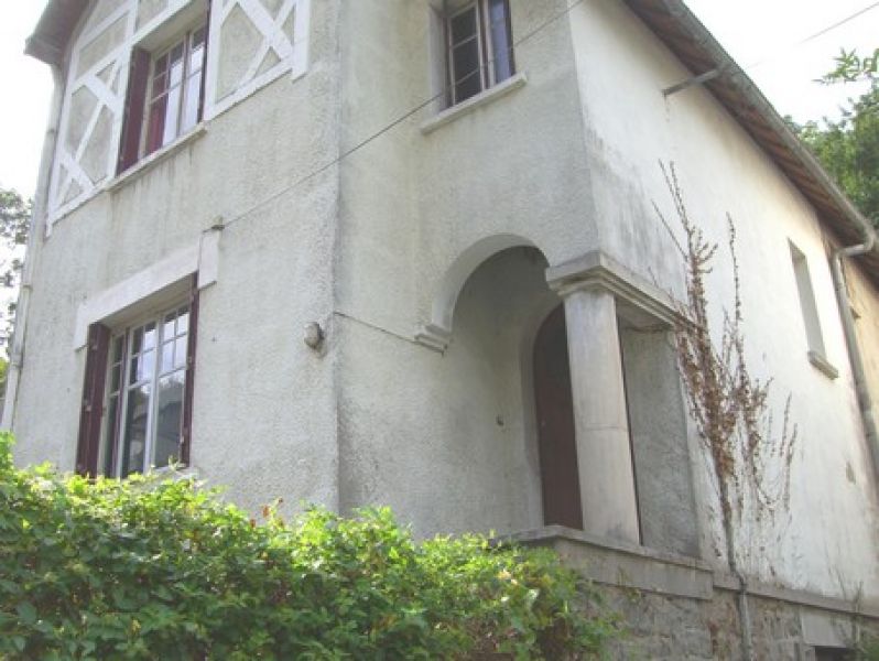 Maison de ville avec jardinet et garage