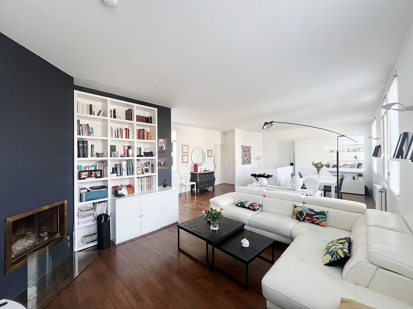 Maison des ann�es 30 avec cour et double garage