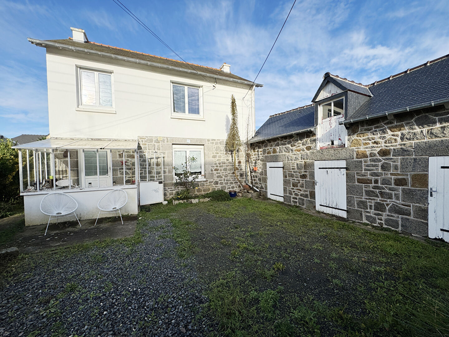 Maison r�nov�e sur 394m2 de terrain clos