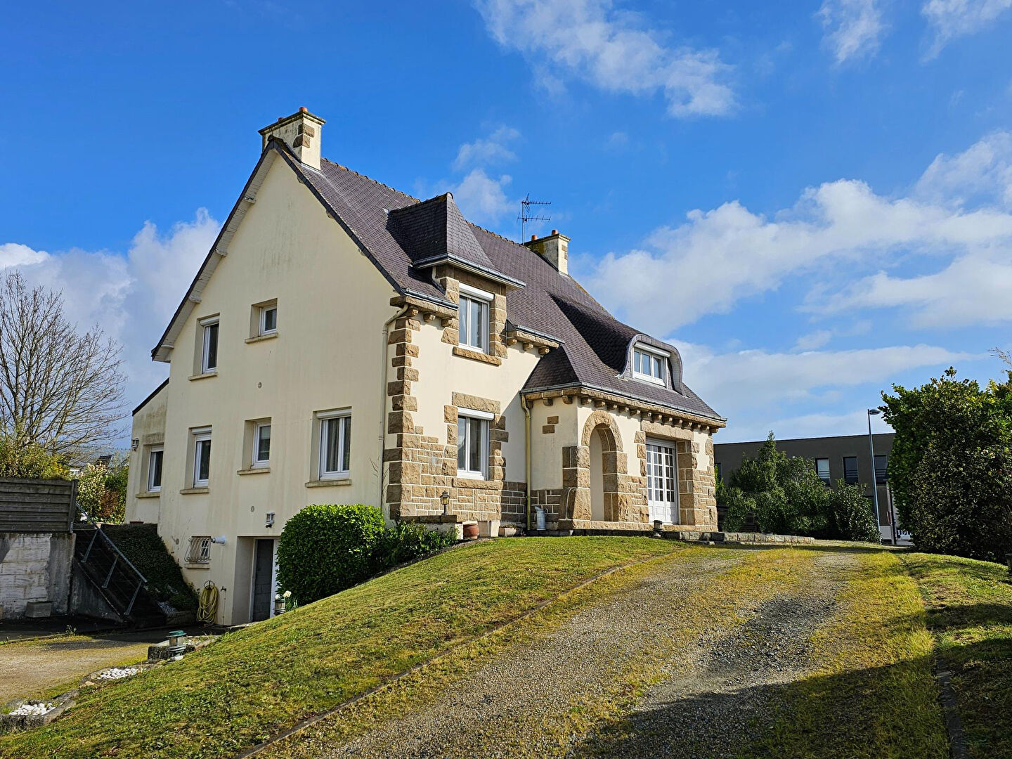 Maison traditionnelle sur terrain de 1770m2