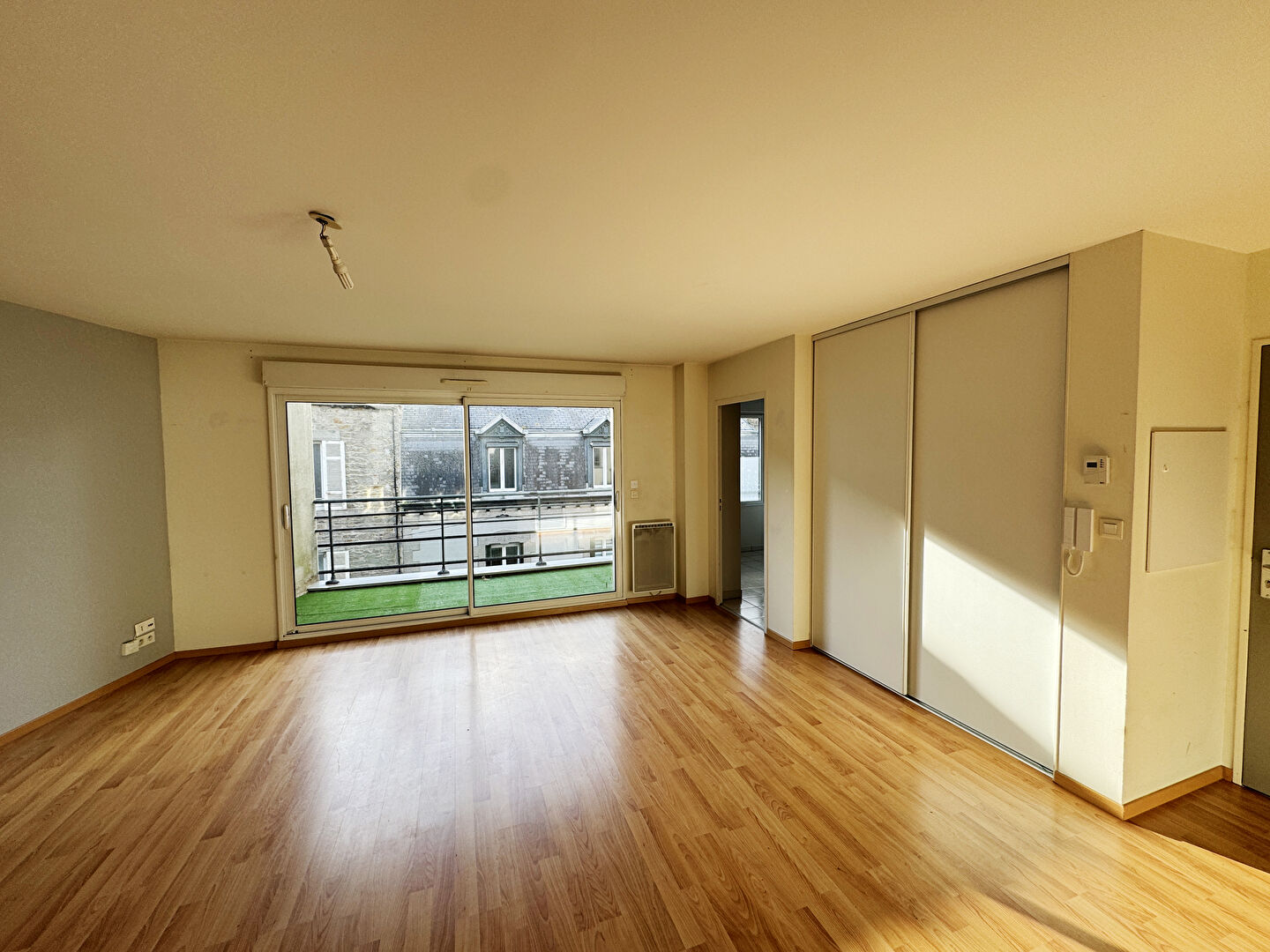 T3 de 84m2, terrasse, parking et cave
