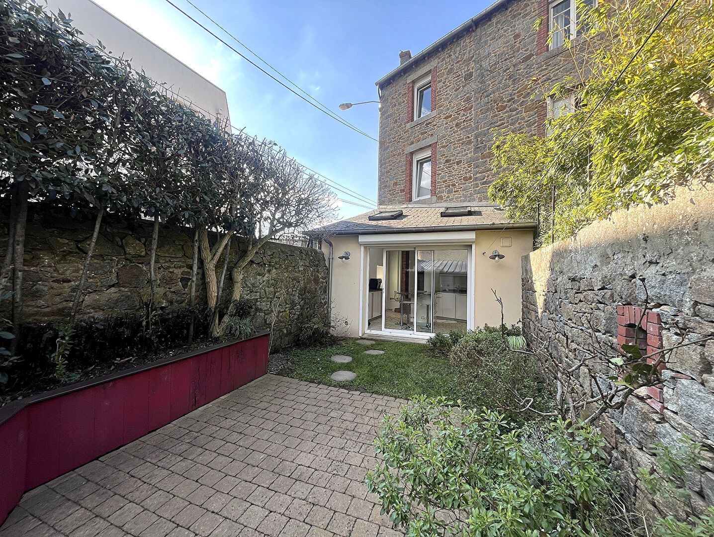 Maison de ville avec jardin et garage
