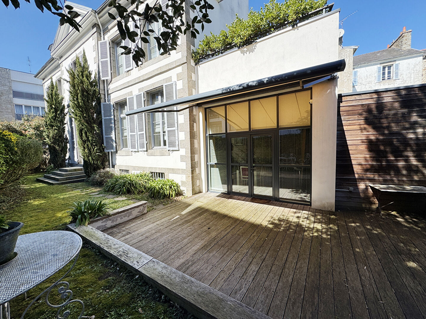 T5 avec jardin privatif et terrasse