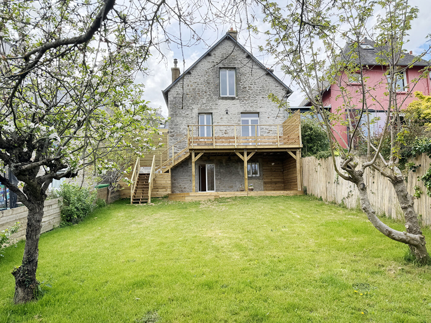 Maison de ville r�nov�e, terrain 324m2