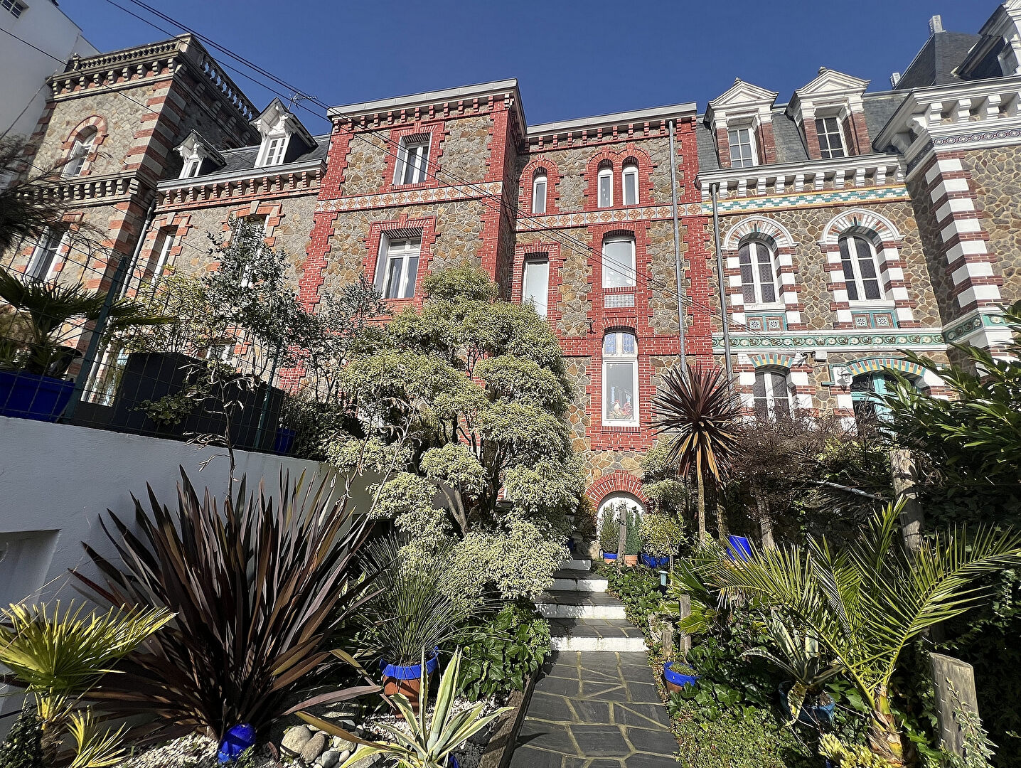 Belle demeure de caract�re, terrasse et garage