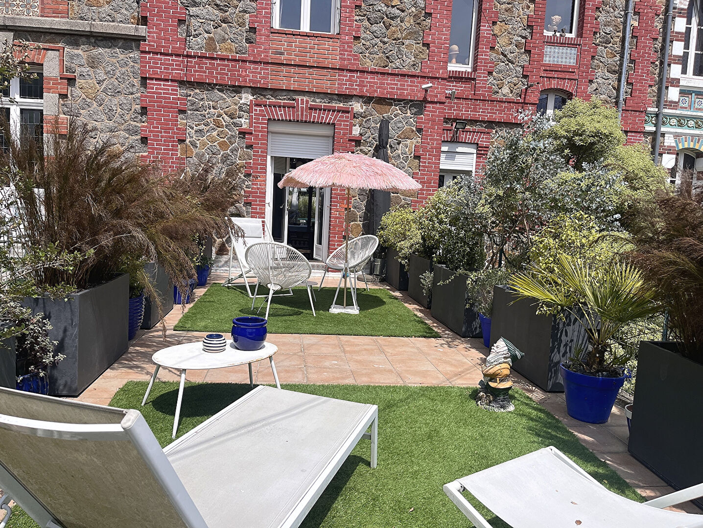 Belle demeure de caract�re, terrasse et garage