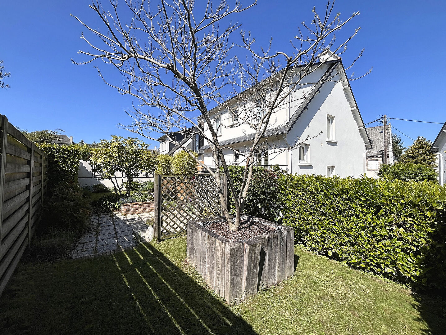 Maison de ville avec garage et jardin sud