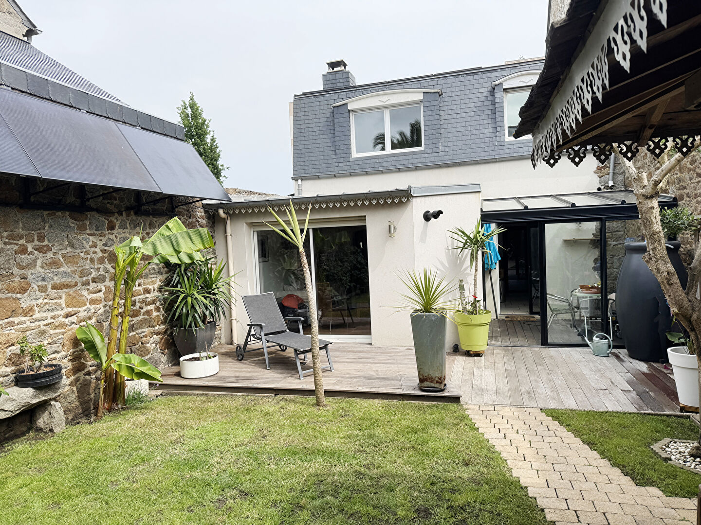 Maison de ville de 2004, garage, jardin clos