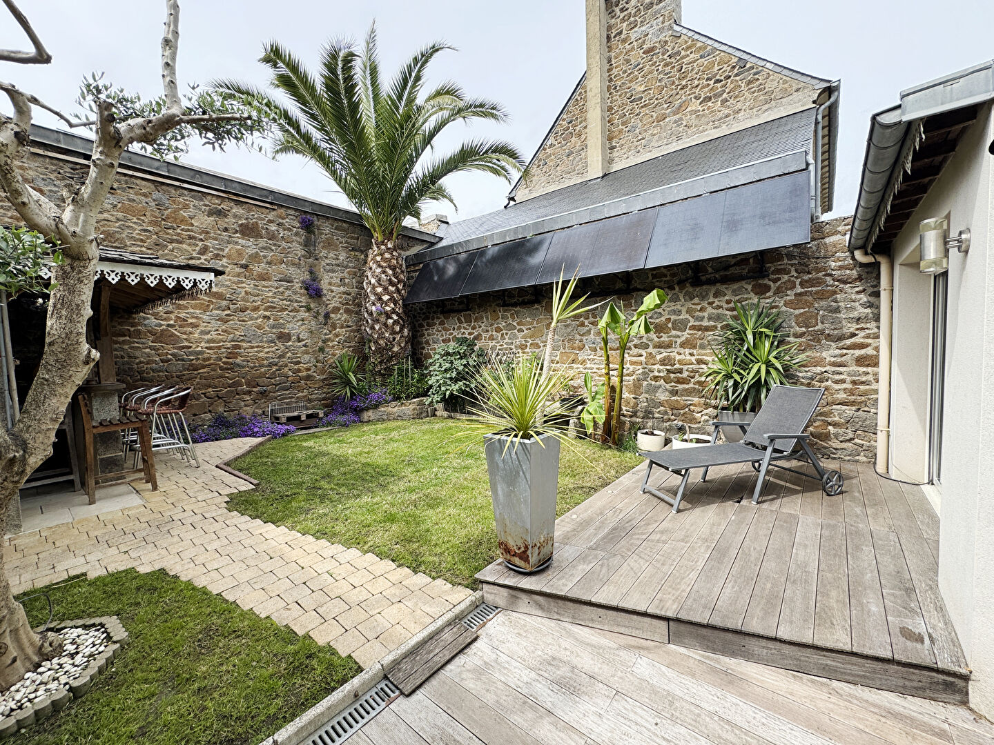 Maison de ville de 2004, garage, jardin clos