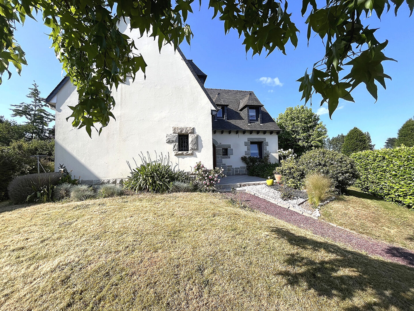 Maison traditionnelle sur 666 m� de terrain clos