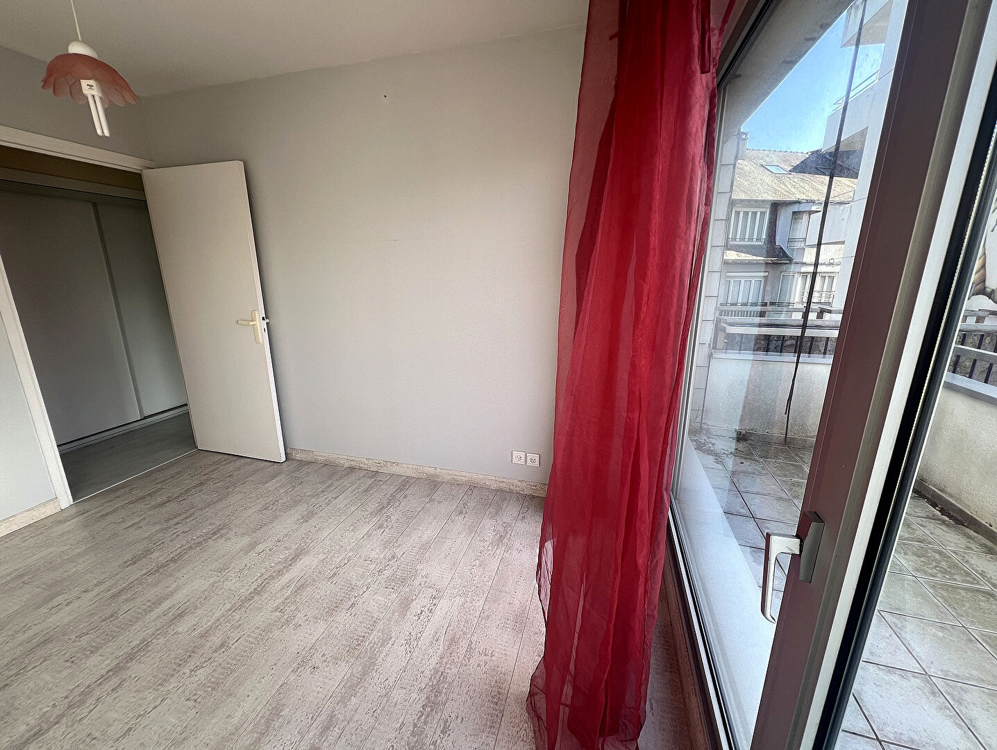 T5 de 98m�, balcon terrasse, cave et parking