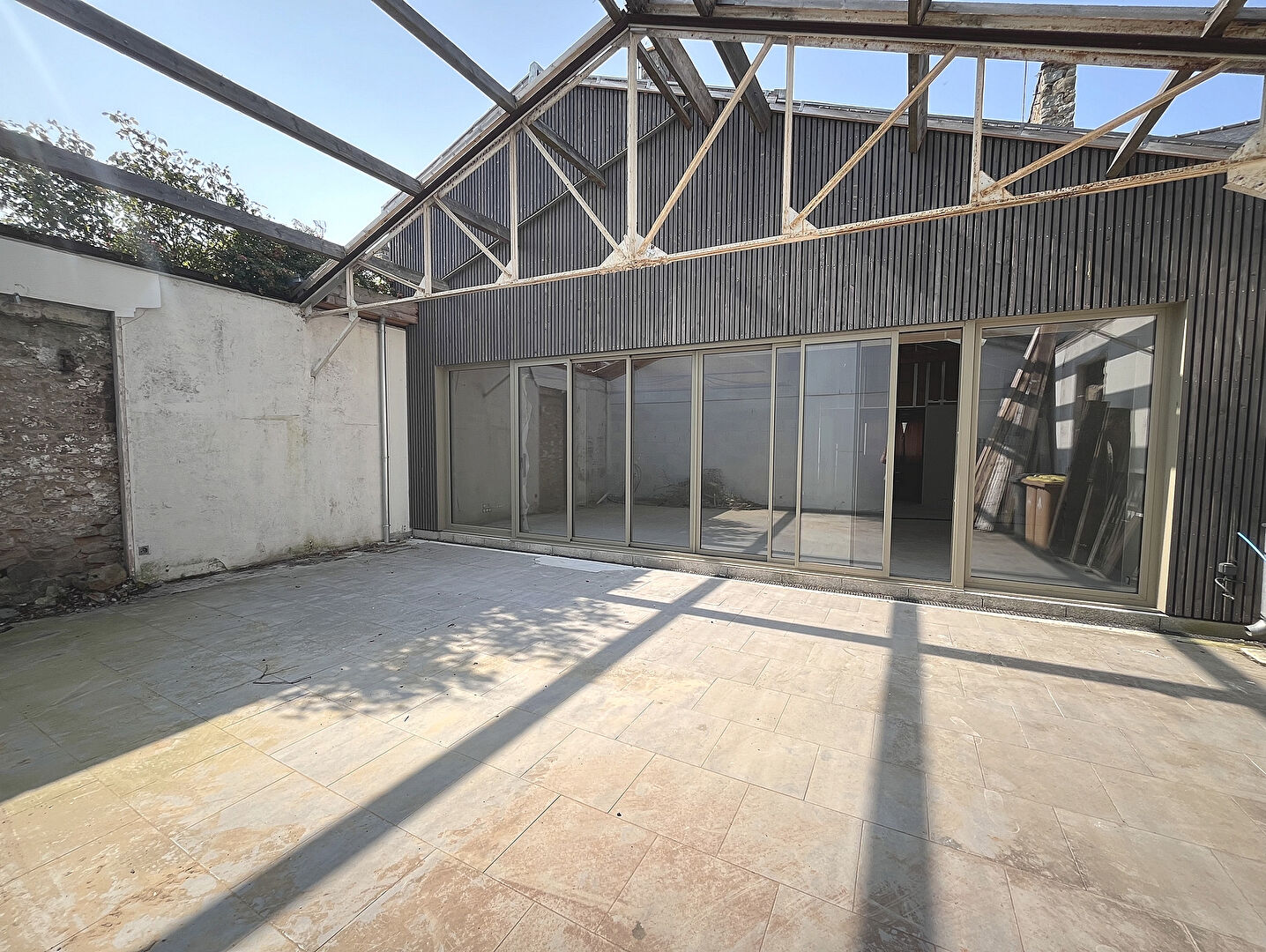 Maison de ville de 190 m� avec garage et patio