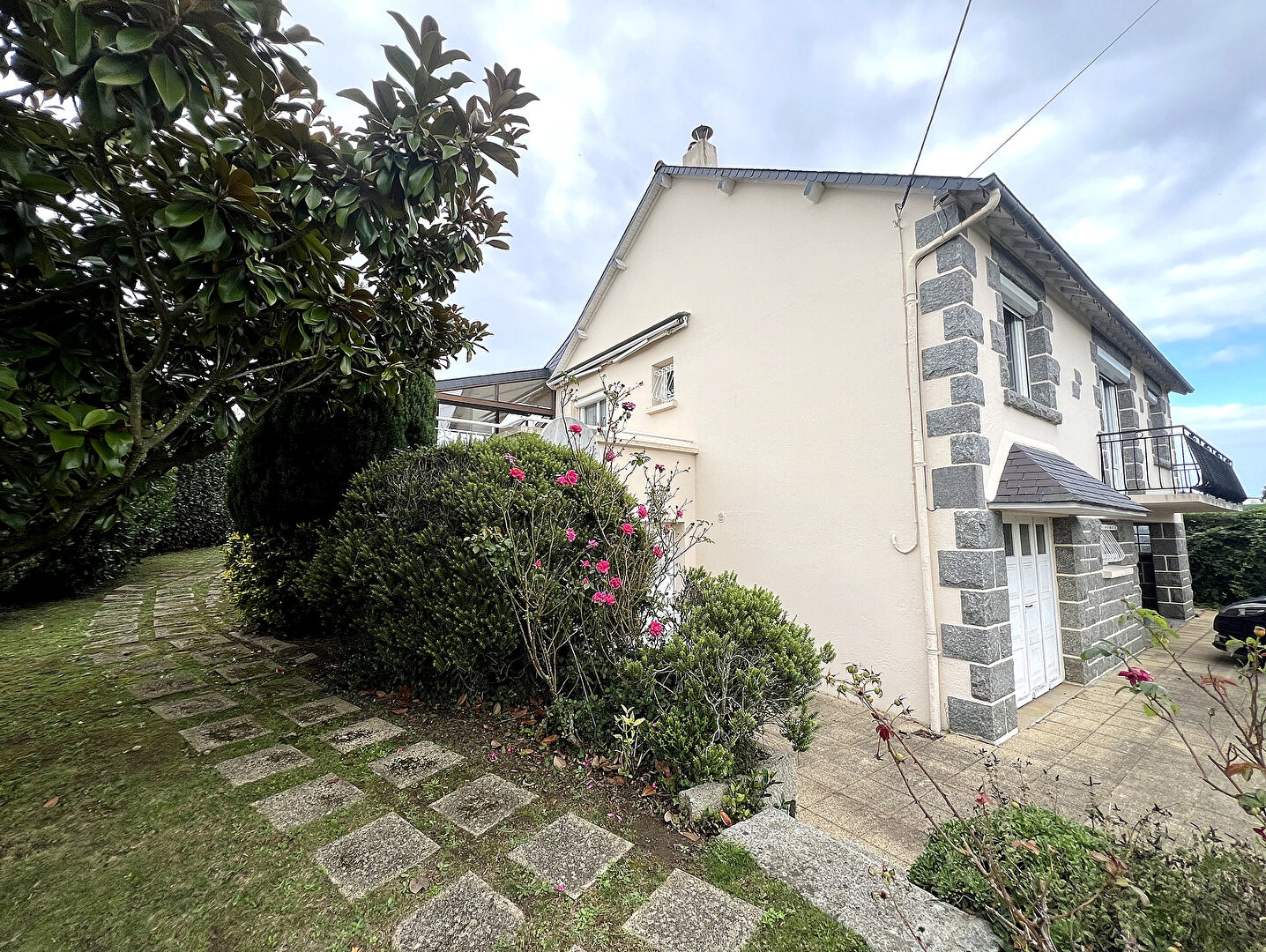Maison traditionnelle , terrain clos 1100m2