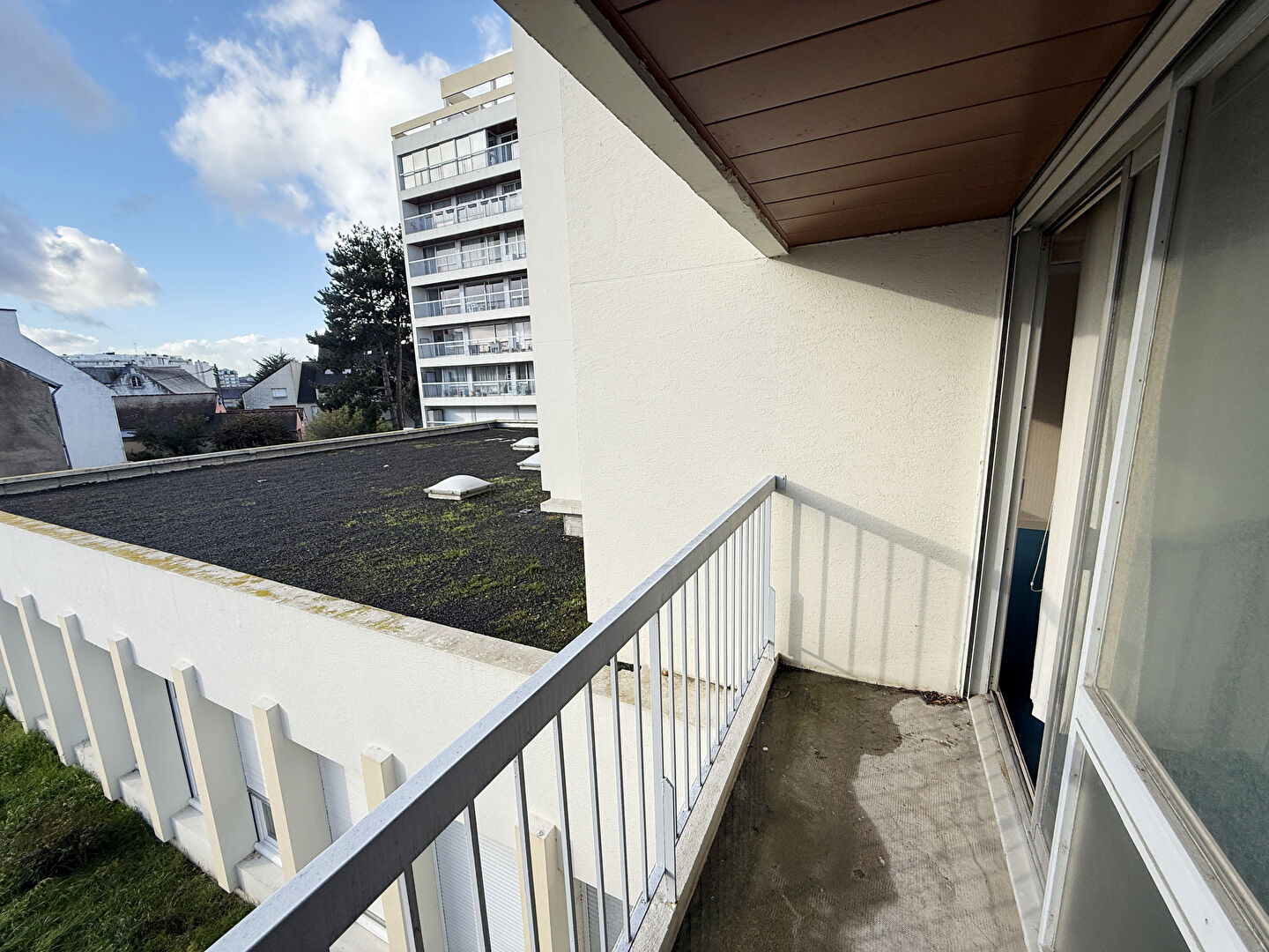 Appartement T5 � usage de bureaux, balcons, parking