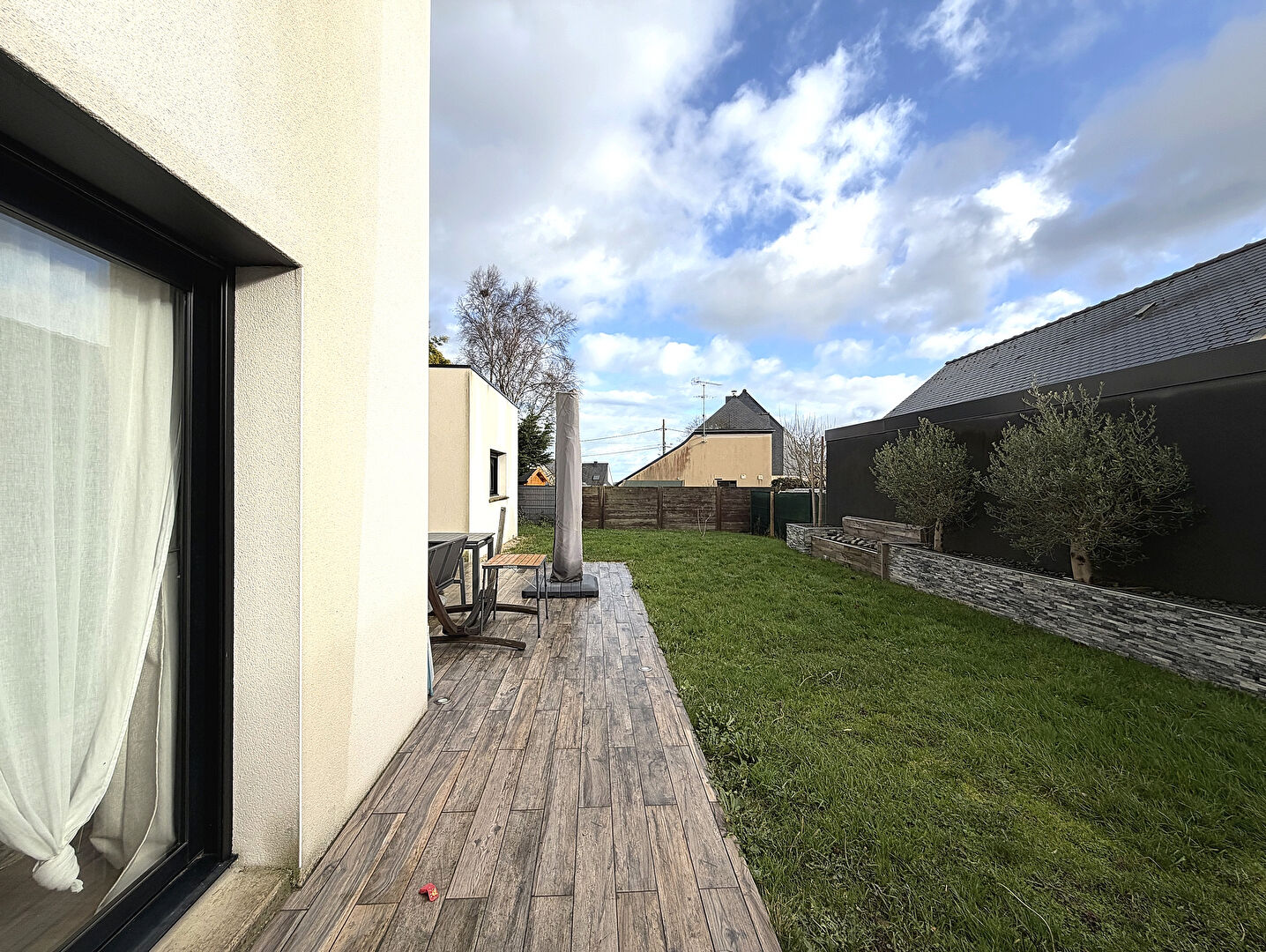 Contemporaine de 2017, terrain 677 m2