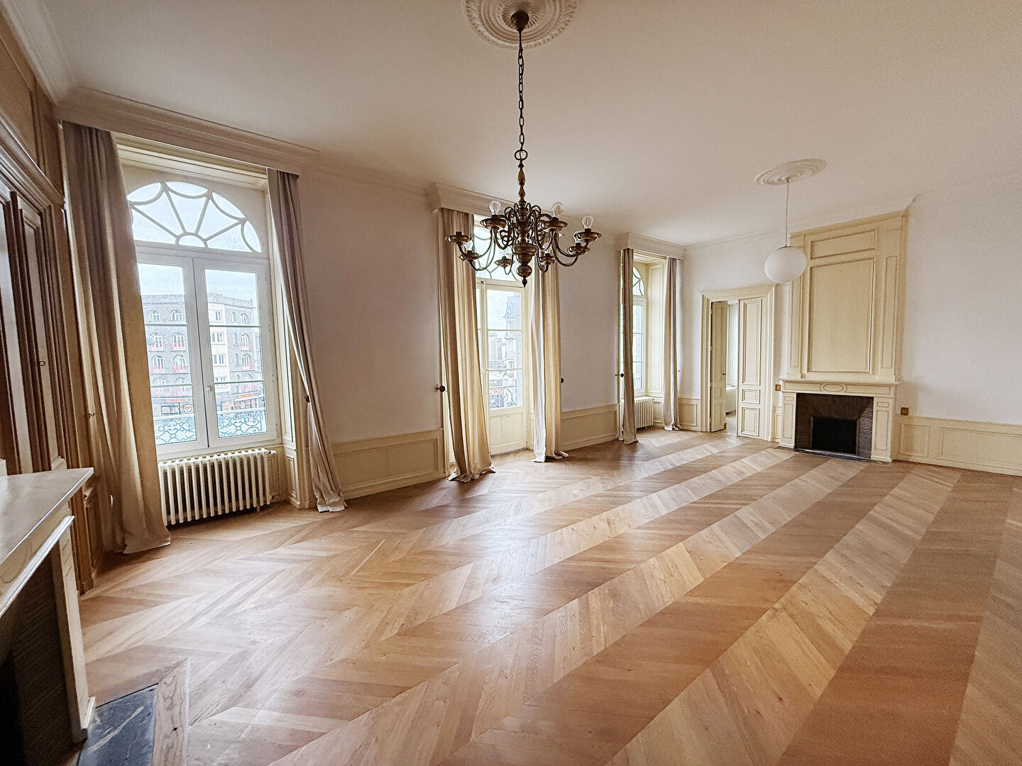 Bel appartement de 169m2, balcons, grenier
