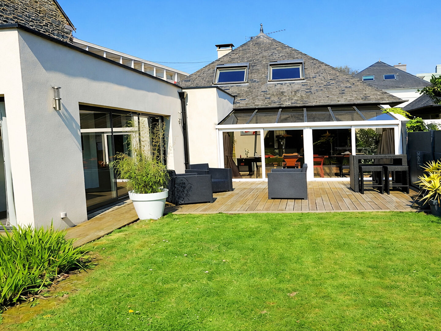 Maison de ville r�nov�e, terrain 682m2