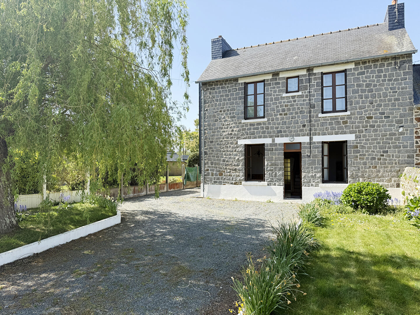 Maison en pierres sur 1360m2 de terrain