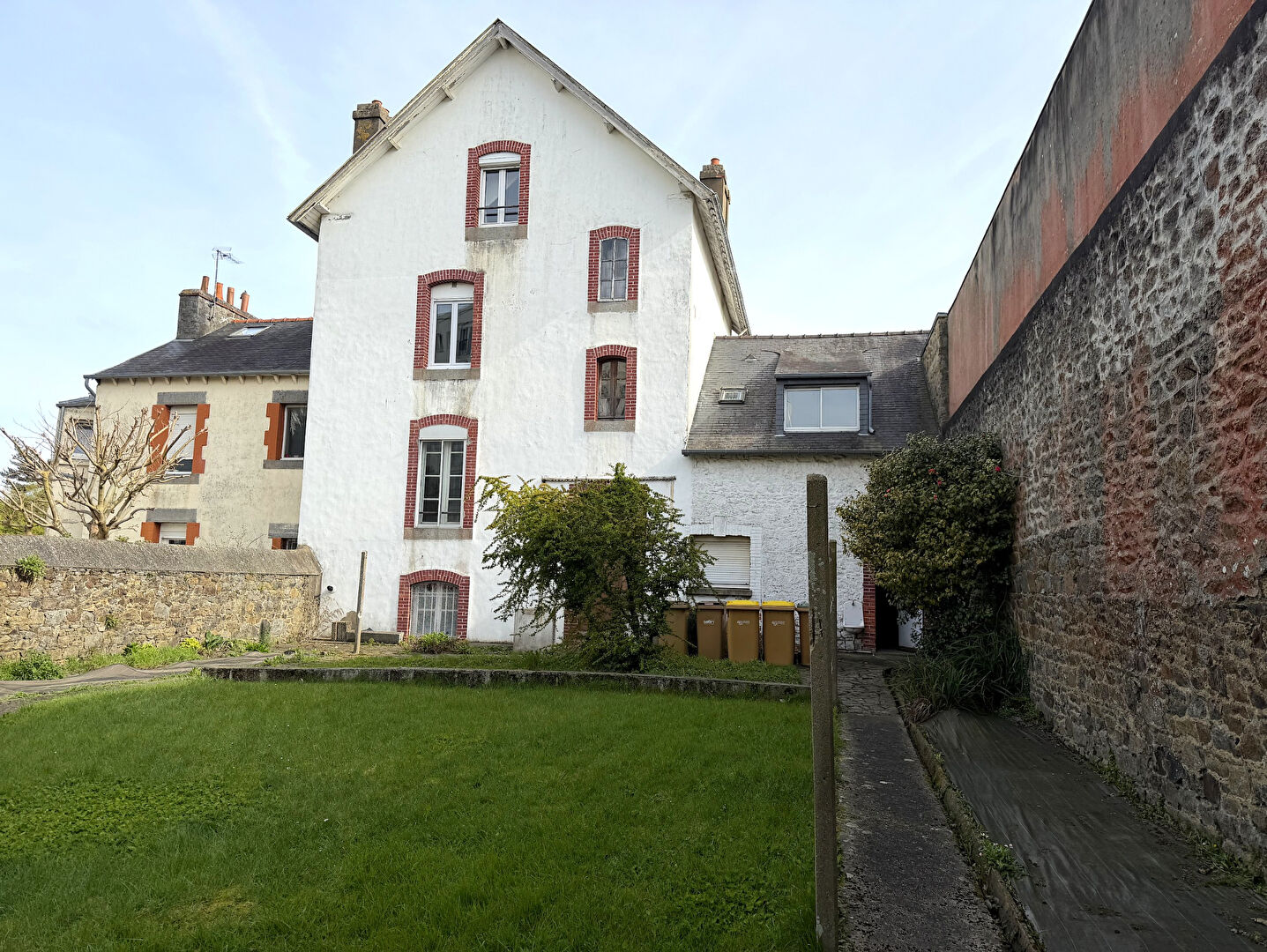 T2 au dernier �tage avec jardin et �curie